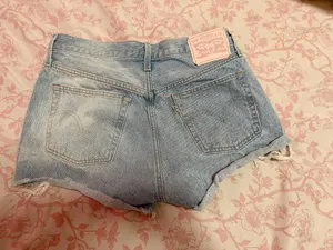 Levi’s 501 Shorts High-Rise Women’s Original With Pink Leather Patch and Button thumbnail 2