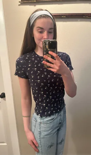 Hollister Top thumbnail 1