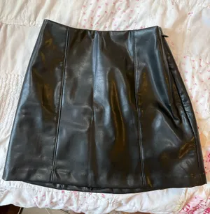 Abercrombie and fitch black leather mini skirt thumbnail 1