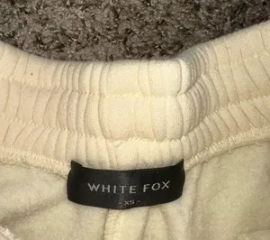 WHITE FOX BOUTIQUE yellow shorts, size XS, but they fit oversized thumbnail 4