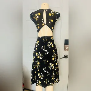 REFORMATION Black Floral Print WELLFLEET V-Neck Cutout Back Midi Dress thumbnail 9