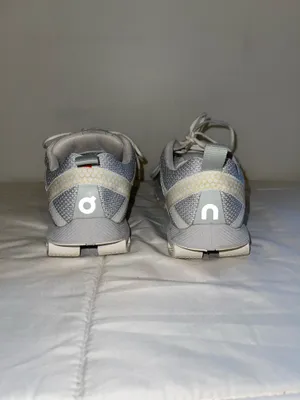 On Cloud Running Shoes Women’s 8 thumbnail 4
