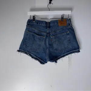 Levi’s‎ 501 Cut Off Jean Shorts Size 28 thumbnail 2