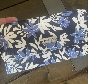 Nautica Floral‎ RFID Trifold Wallet Womens Size OS Blue Vegan Leather Clutch thumbnail 1