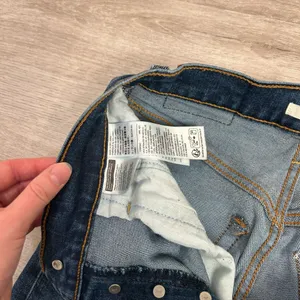 Levi’s ribcage straight dark wash button fly vibrate jeans 26” waist 32” length thumbnail 7