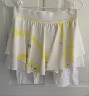 Lululemon Court Rival HR Skirt Extended Liner Electric Lemon Size 6 thumbnail 1