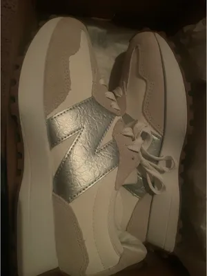 New Balance 327 Women’s Sneakers thumbnail 5