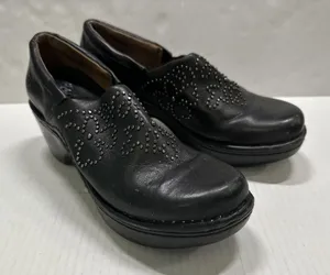 Ariat Strathmore Clog Shoes Womens 8.5B‎ Black Leather Studded Floral 21201 thumbnail 1