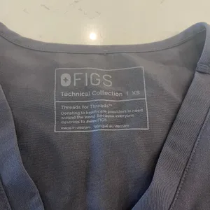 FIGS‎ Casma Three-Pocket Scrub Top in Charcoal size XS thumbnail 3