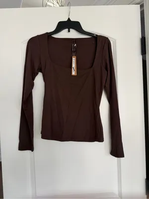 Skims Smooth Layers Square Neck Long Sleeve Top thumbnail 2