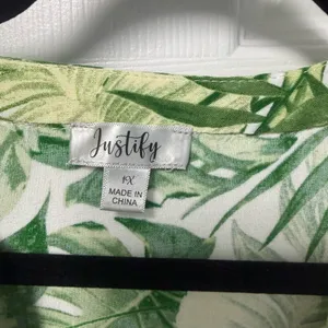 Justify Green Tropical Print Sleeveless Button-Front Dress thumbnail 3