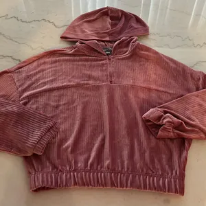 NWOT Chic Pink Velvet‎ Hoodie thumbnail 2