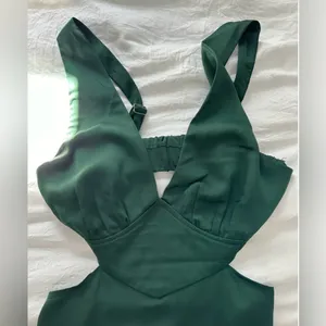Beginning Boutique Elegant Green Satin Dress thumbnail 2