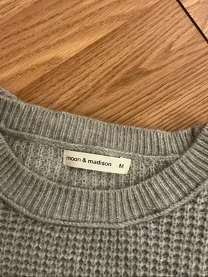 Moon & Madison Cozy Grey Waffle Knit Chunky Sweater Size Medium thumbnail 3