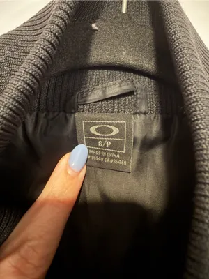 Oakley Black Quilted Puffer Vest thumbnail 2