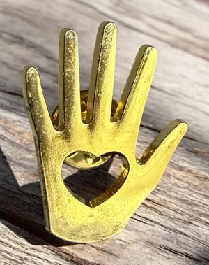 Gold Tone Hand pin label Heart brooch thumbnail 1