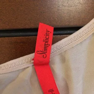 Spanx shapewear 2 pieces nude-colored camisole and matching mid-thigh shaper sho thumbnail 8