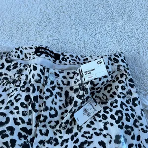 NWT Express Womens Sz 12 Cheetah Mid Rise Ankle Pants Teacher Cotton Fun Casual thumbnail 7