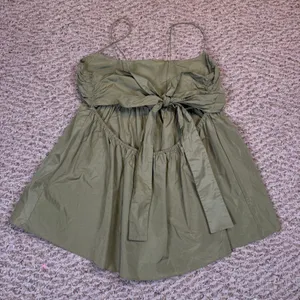 Wilfred Aritzia Olive Green Tie Back Babydoll Cami Top Large Open Back Taffeta thumbnail 2