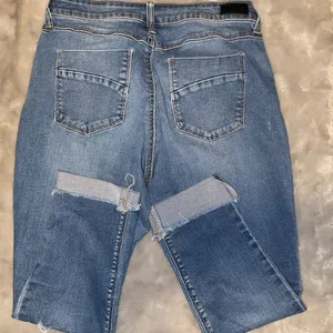 Distressed Blue Denim Jeans – Classic Streetwear Style with Branding Patch thumbnail 3