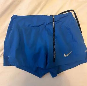Lululemon shorts thumbnail 1