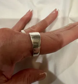 James Avery Silver Ring- Size 8- Retired Design thumbnail 1