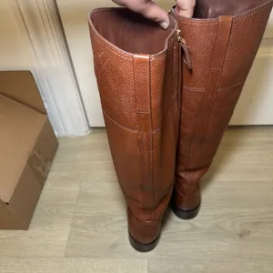 Tory Burch Kiernan Pebbled Leather Riding Boots Tan Brown Gold Logo 8.5M classic thumbnail 4