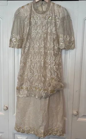 Floral and Sequin Wedding Dress Size Small‎ thumbnail 1