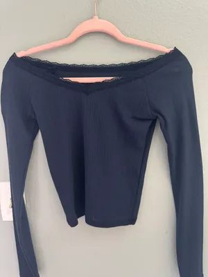 Hollister Top thumbnail 1