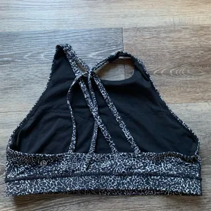 Lululemon Black and White Sports Bra 12 thumbnail 2