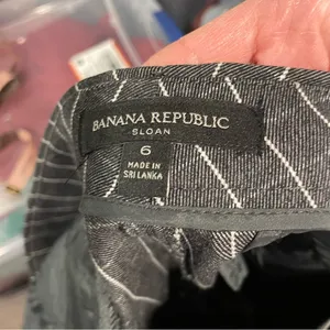 Cute charcoal gray windowpane stretchy ankle crop Banana Republic sloan pants thumbnail 4