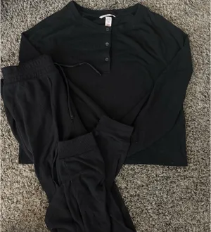 Victoria's Secret Pajama Set Black thumbnail 1