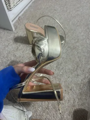 Gold heels Size 8.5 thumbnail 1