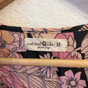 Natural Life Bella Maxi Dress M Boho Floral Smocked Waist Tiered Pockets Pink thumbnail 4