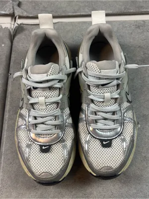 Nike V2K Run Summit White Metallic Silver FD0736-100 Women's Size 8.5 Mens 7 thumbnail 3