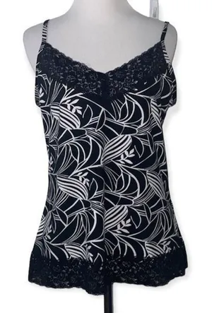5/$30 🎈 GNW women’s medium‎ floral camisole thumbnail 1