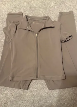 Aritzia golden butter workout set thumbnail 1