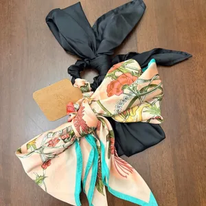 Berry brand bow scrunchies black thumbnail 1