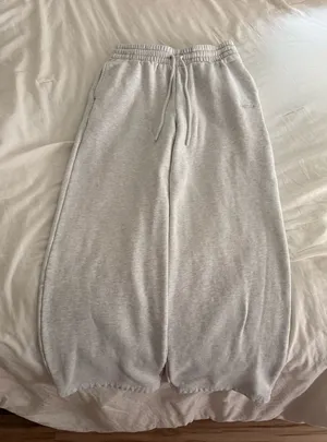 Aritzia Sweatfleece Sweatpants thumbnail 1