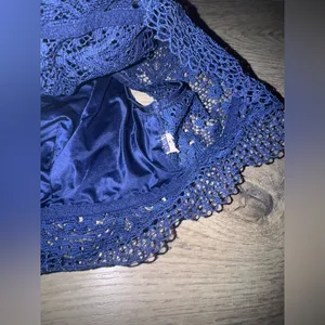 Victoria's Secret Body By Victoria Lace plunge Bralette Size Medium Floral Navy thumbnail 3