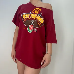 USC Trojans Nike Football Off The Shoulder Tee thumbnail 2