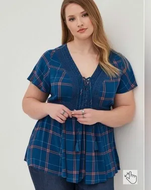 Torrid Babydoll Crinkle Plaid Crochet Inset Lace-Up Top size 0 (large) thumbnail 2