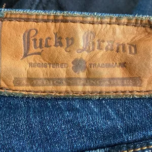 LUCKY BRAND Size 6/28 Distressed Denim Sofia Boot Cut Jeans NEW thumbnail 7