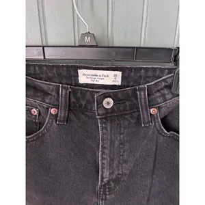 Abercrombie & Fitch The Vintage Straight High Rise Jeans Washed Black Size 28 6R thumbnail 2