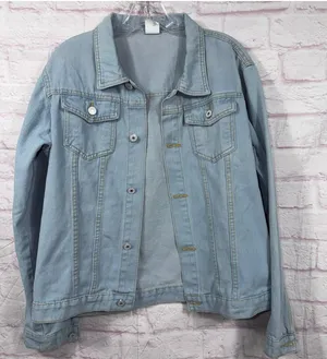 Women’s Light Wash Denim Jacket XXL Button Front Casual Jean Jacket thumbnail 1