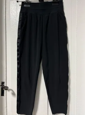 Athleta Nolita Slim Tapered Crop Black pant size 4 thumbnail 3