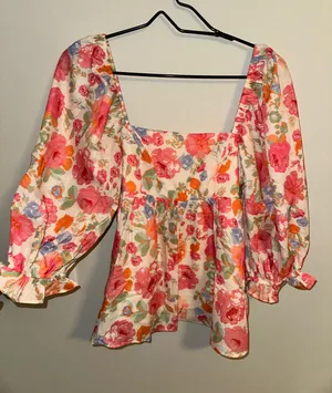 Boutique Top thumbnail 1