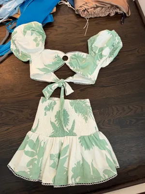 two piece set thumbnail 2