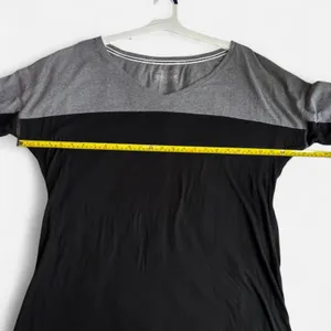 Victoria's Secret Women Long Sleeve T-Shirt Size L Colorblock Black Gray thumbnail 7