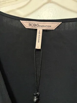BCBGeneration Short Sleeve Wrap Crop Top –‎ Size Large (NWT) thumbnail 6